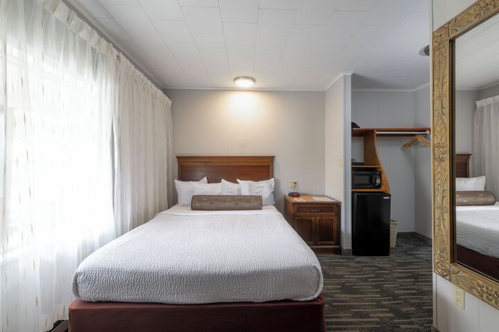 Scottys Lakeside Resort