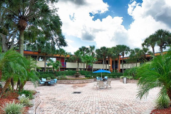 Hotel Exterior 30 of 35