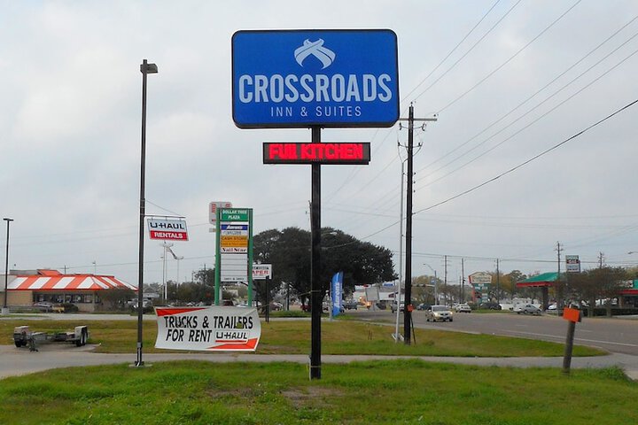 Crossroads Inn & Suites