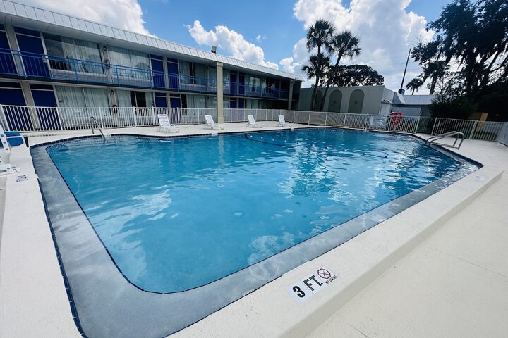 Pool 10 of 26