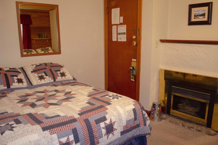 Crandell Mountain Lodge