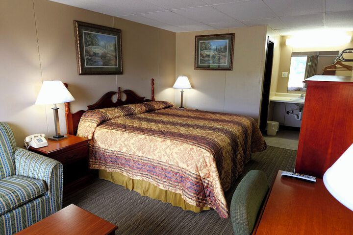 Room 8 of 13