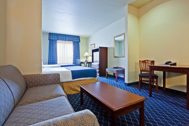 Room 6 of 38