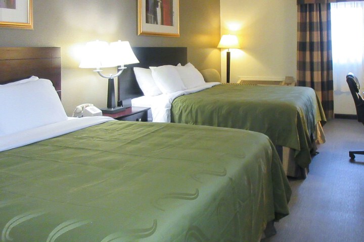 Room 4 of 9