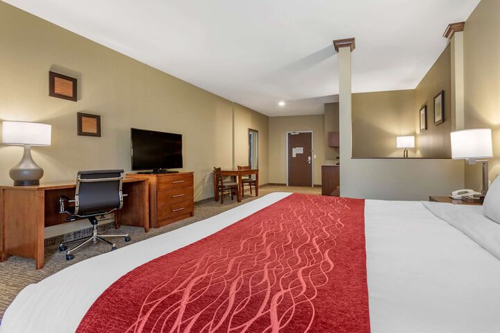 Comfort Inn & Suites Near Mt. Rushmore