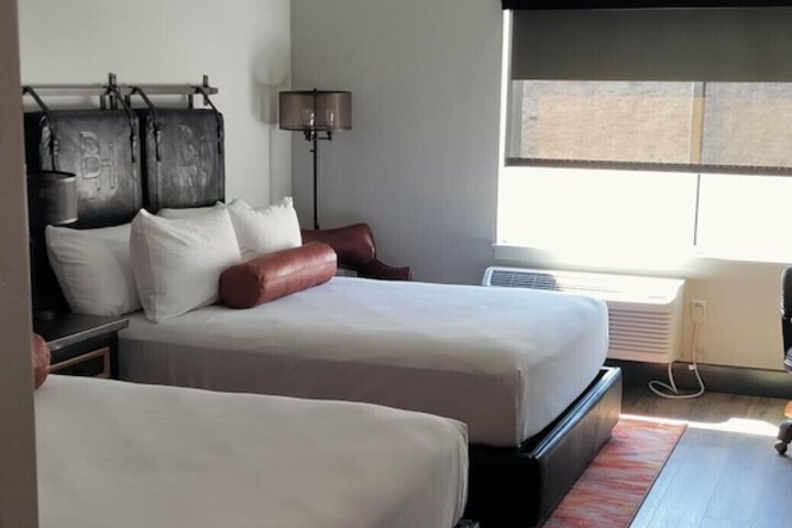 Room 9 of 25