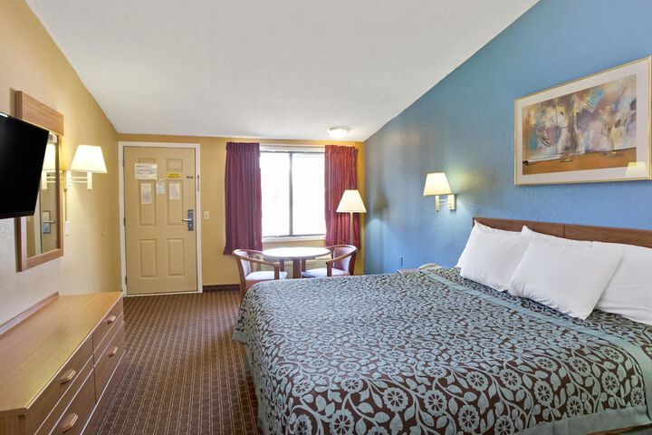 Room 12 of 16