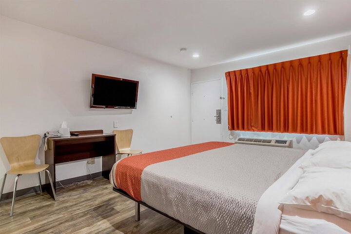 Room 29 of 34