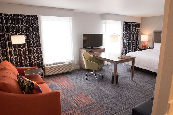 Hampton Inn & Suites Bay City