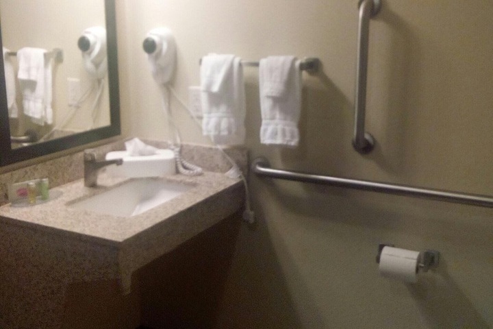 Cobblestone Hotel & Suites – Devils Lake
