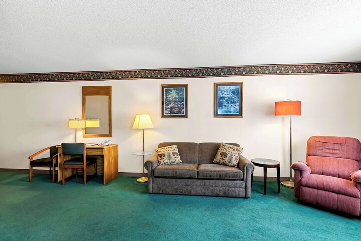 Room 22 of 38