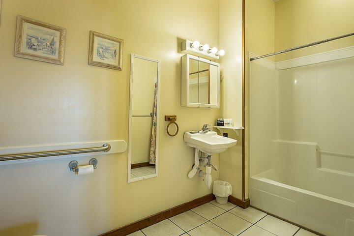 Room 35 of 76