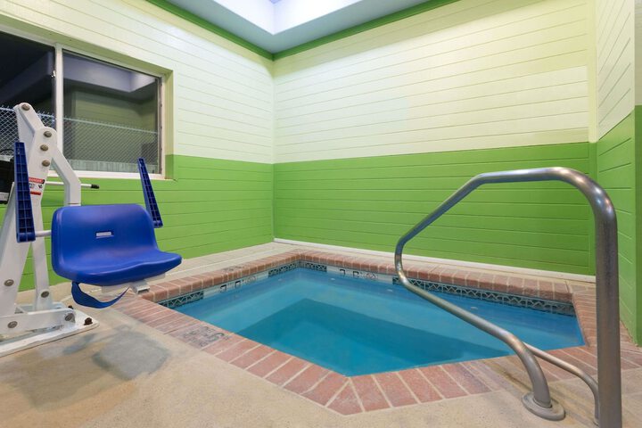 Pool 4 of 38