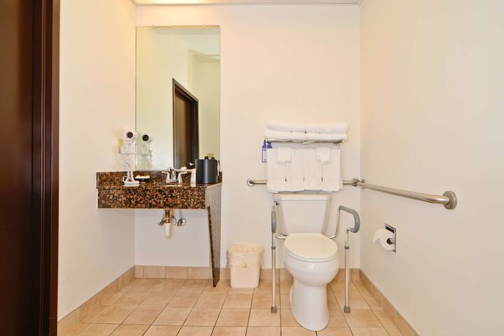 Room 18 of 28