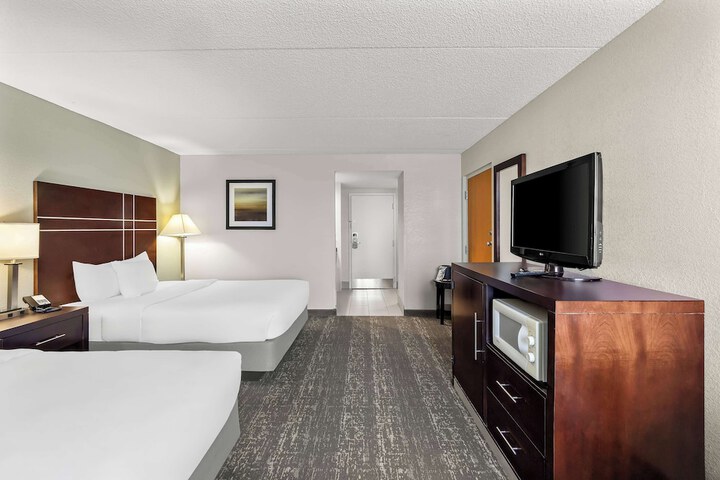 Best Western Luxbury Inn Fort Wayne