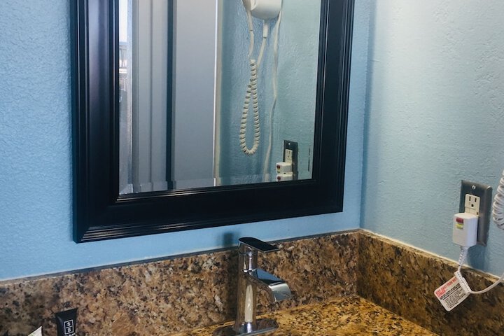 Dolphin Cove Motel