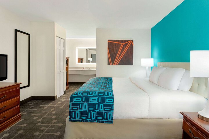 Room 18 of 37