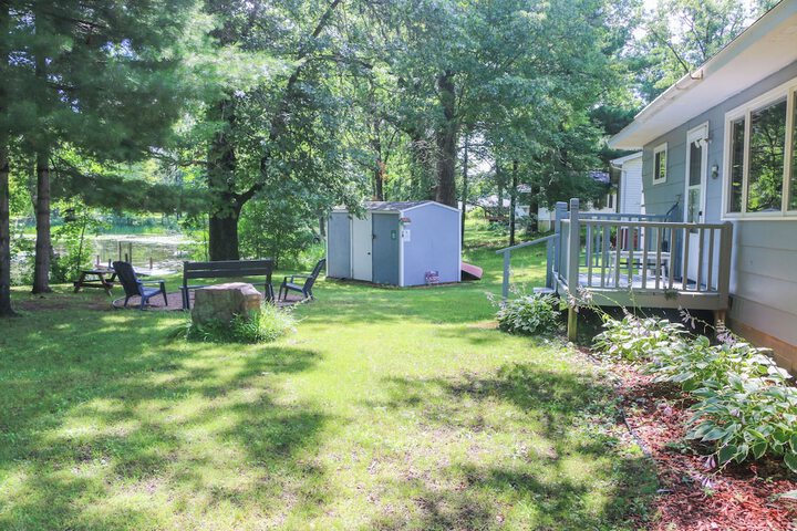 Fishermens Paradise w / Fire Pit on Rice Lake!