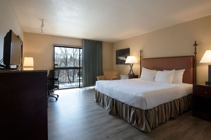 Riverside Inn