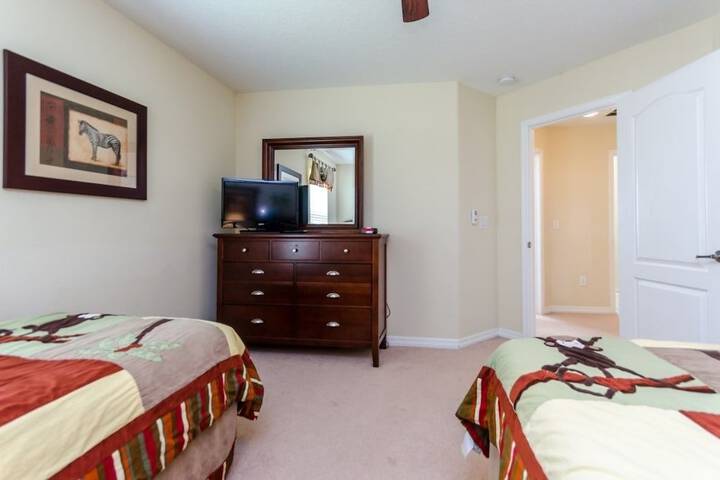 Room 8 of 25