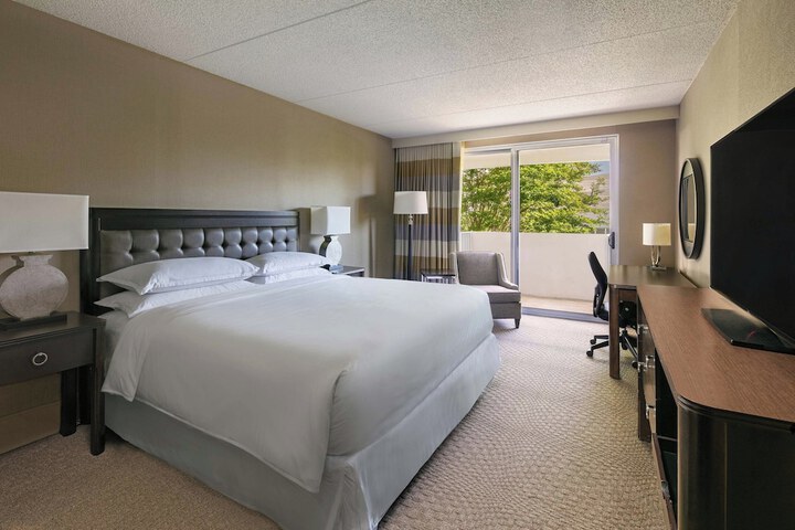 Sheraton Greensboro at Four Seasons