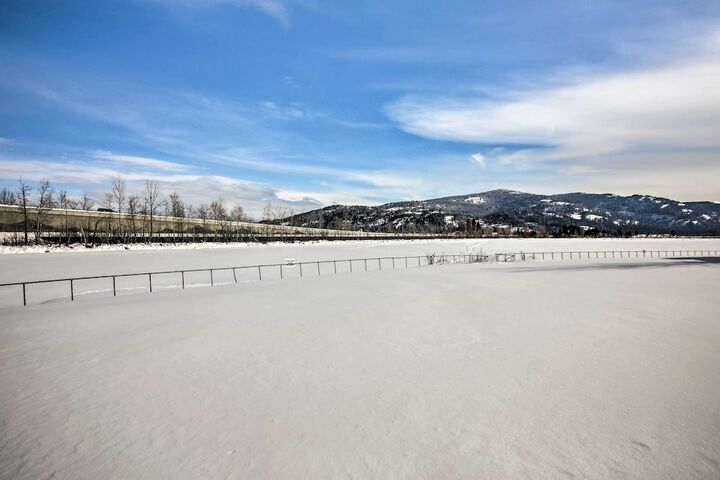 Lake Pend Oreille Condo w / Porch & Mountain View!