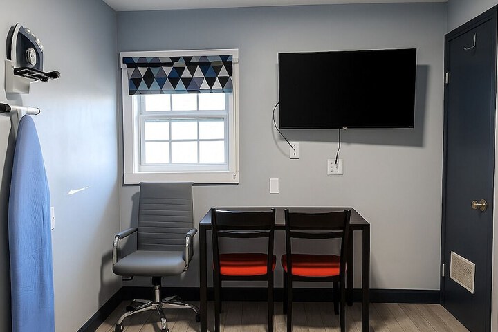 Hillsboro Inn & Suites