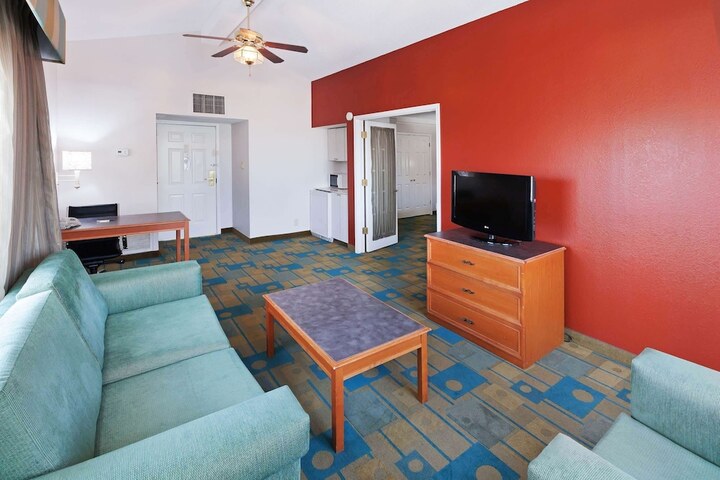 Room 22 of 76