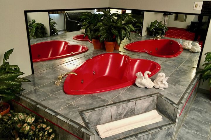 Hot Tub 17 of 19