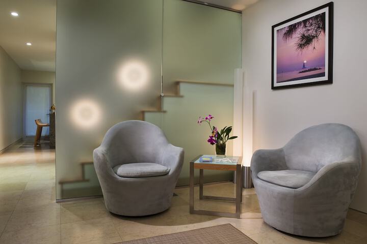 Room 27 of 40