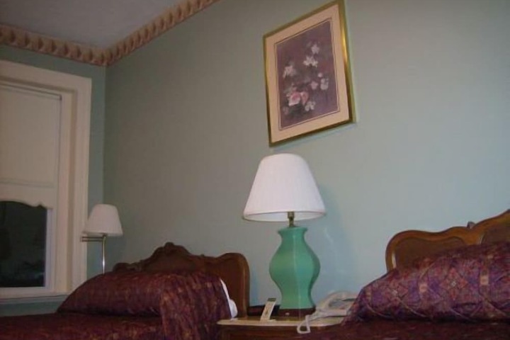 Room 13 of 20
