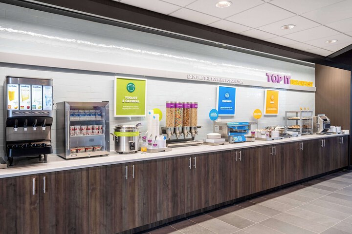 Breakfast/Coffee Service 20 of 25