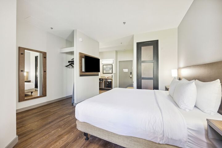 Room 21 of 33