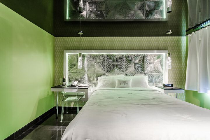Room 35 of 83