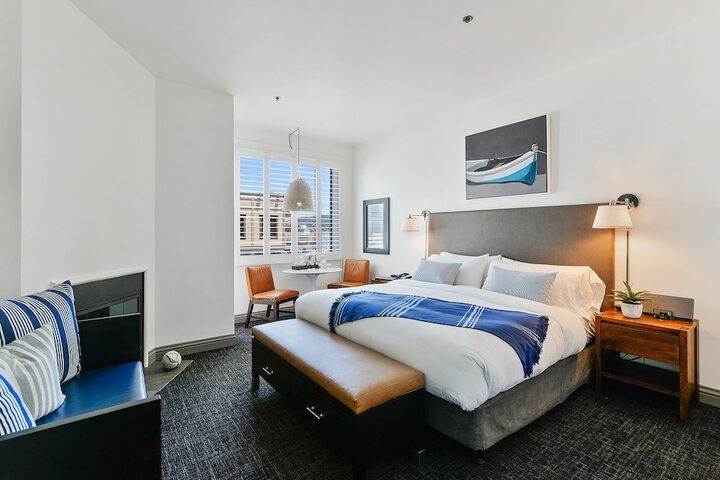 Waters Edge Hotel