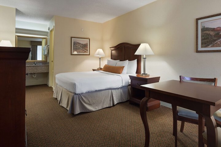 Room 14 of 28