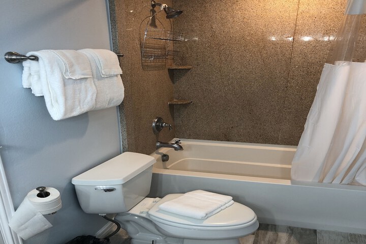 Beachgate CondoSuites and Oceanfront Resort
