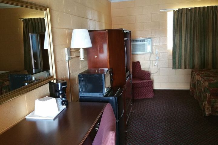 DELUXE INN