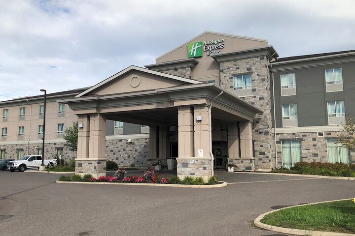 Holiday Inn Express & Suites Thunder Bay by IHG