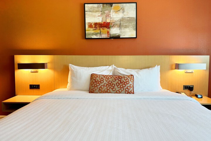 Room 34 of 168