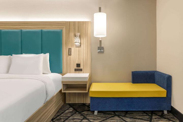 Room 19 of 33