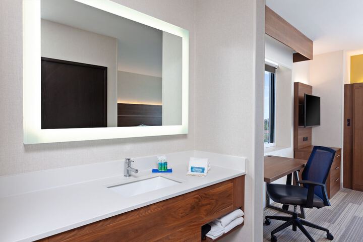 Room 19 of 38