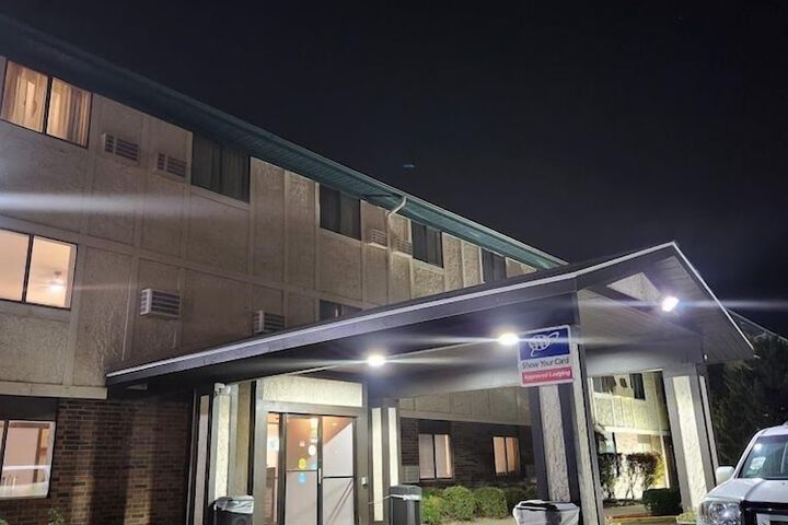 Super 8 by Wyndham Milwaukee Airport