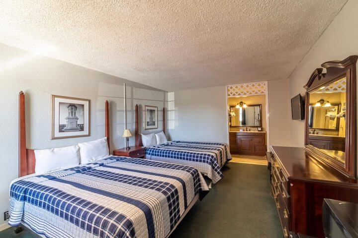 Room 13 of 33