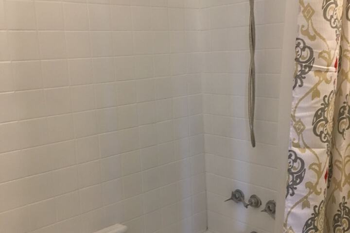 Room 16 of 38