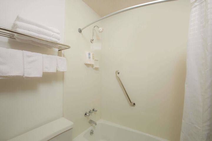Room 10 of 14