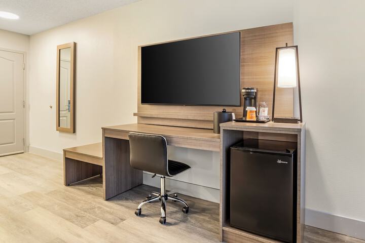 Room 43 of 76