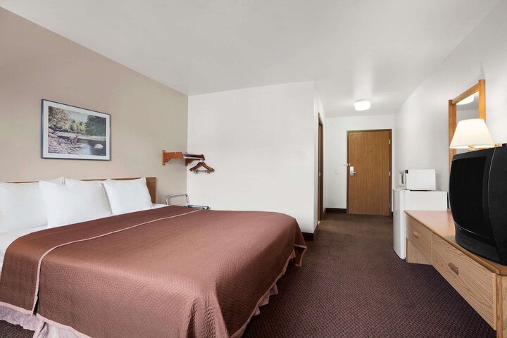 Room 11 of 18