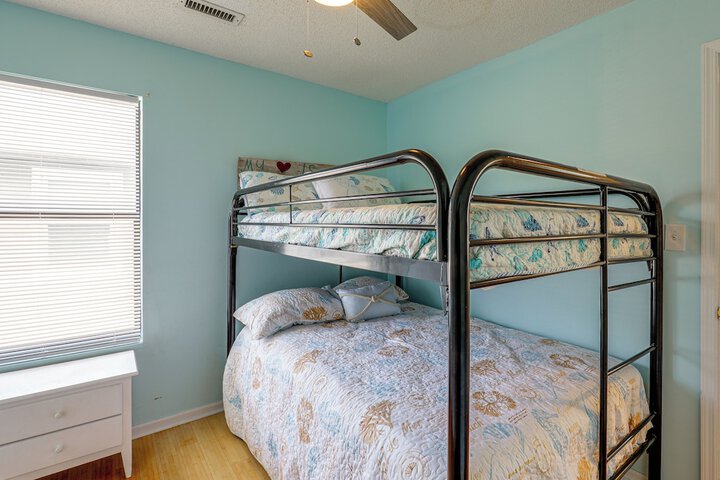 North Topsail Beach Townhome: Walk to the Beach!
