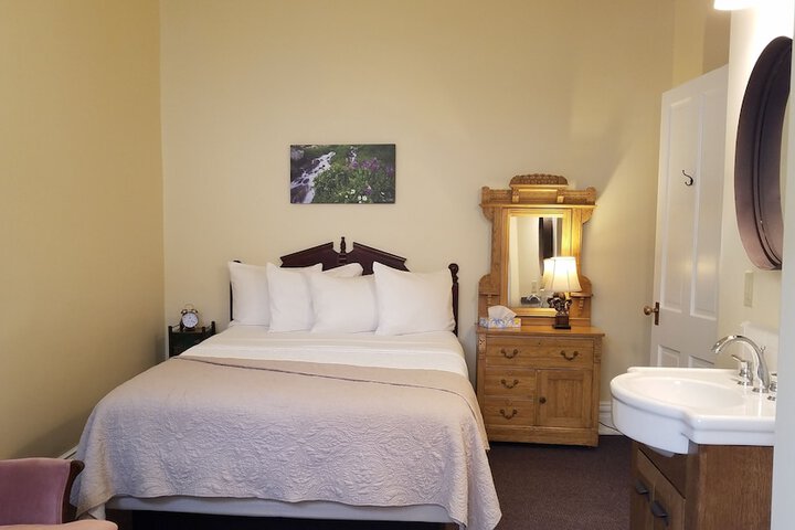 Room 25 of 126